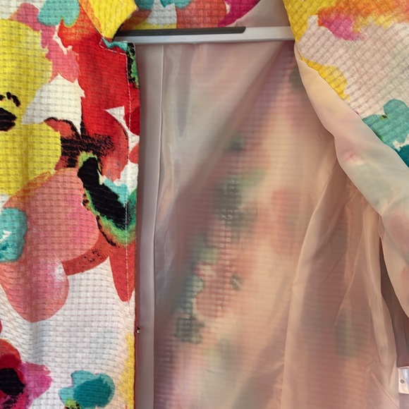 Erin London Red and Pink Floral Blazer with 3/4 Sleeves - Picture 5 of 7